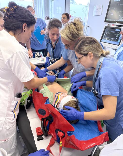 Das Schockraum-Team bei einem der Übungsszenarien „Trauma Kind“. | Foto: UK Tulln