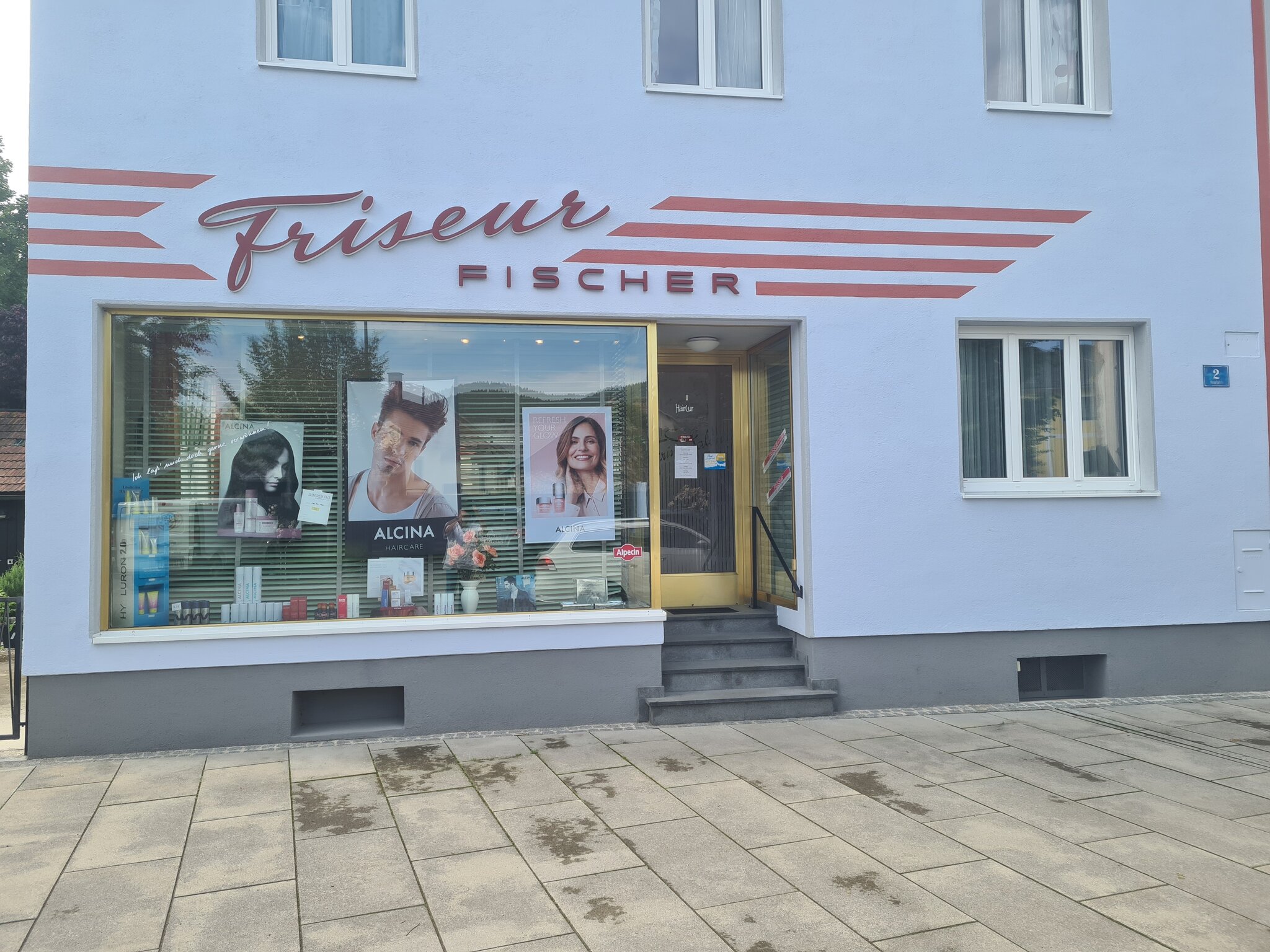 -Anzeige-Ihr-Friseur-f-r-Damen-und-Herren-Stil-kennt-keine-Grenzen-