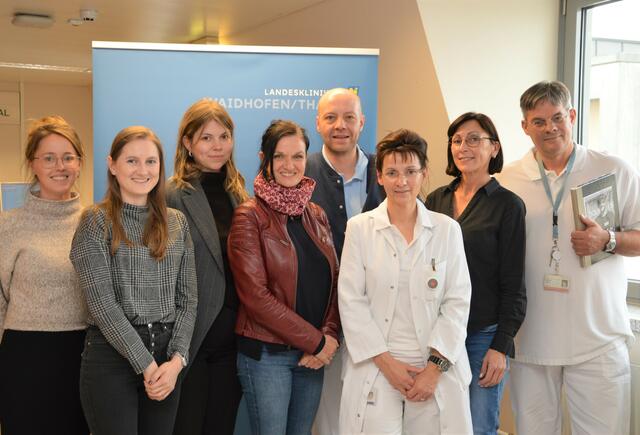 Alexandra Pongs, Stefanie Zimmermann, Franziska Magel, Irene Hansmann, Thomas Schwertberger, Martina Schlüter, Barbara Lehner und Roland Böhm (v.l.) | Foto: Landesklinikum Waidhofen