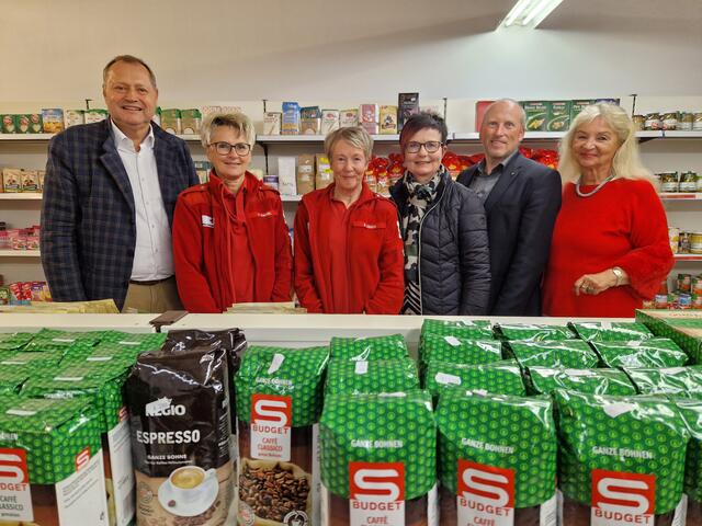 Johannes Raab, Karin Mandl, Brigtitte Bühler, Elisabeth Höfler, Valentin Pühringer und Wilbirg Mitterlehner (v. l.) beim Fest in Aigen-Schlägl. | Foto: Rotes Kreuz