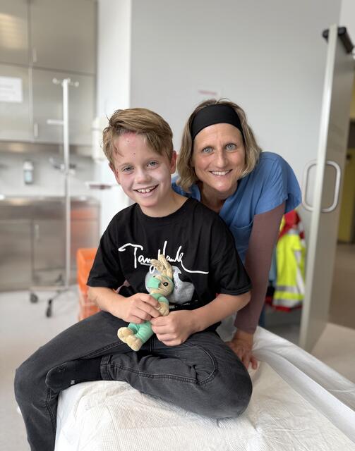 Noah als „Verletzter“ und seine Mama Gudrun Seyr. | Foto: UK Tulln