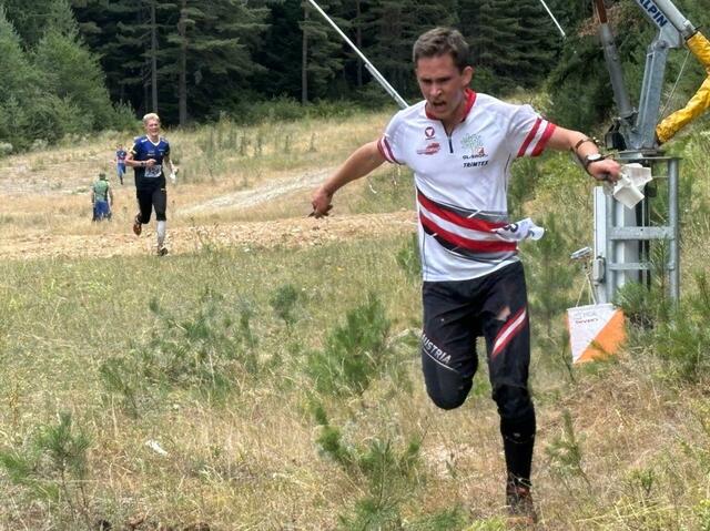 Lukas Novak strahlt als Militär-Weltmeister im Orientierungslauf. | Foto: OL