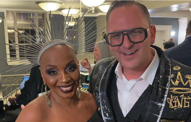 Stefan Maier mit Pop-Legende Janice Robinson, die den Preis überreichte. | Foto: Maier