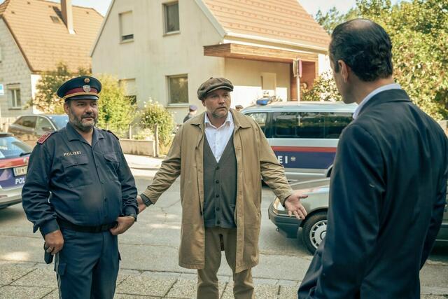 Thomas Stipsits ermitellt als unkonventioneller Inspektor Sifkovits in der ORF-Produktion die "Kopftuchmafia".  | Foto: ORF