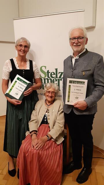 Die drei preisgekrönten Dichter: Brigitte Angleitner, Hedwig Enghuber und Karl Pumberger. | Foto: G. Felix