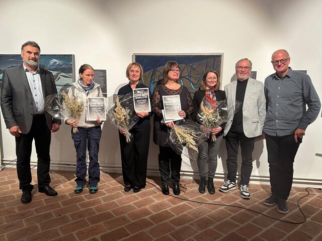 Kulturstadtrat Marko Trampusch, Preisträgerinnen Sigune Schnabel, Martina Podričnik, Klavdija KIA Zbičajnik Plevnik, Jasna Černjak, Raimund Grilc und Arthur Ottowitz (von links) | Foto: Foto: Katja Kogler