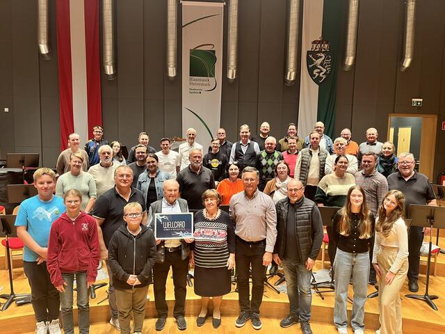 Am 18. Oktober 2024 feierte Josef Ferk sen. seinen 85. Geburtstag. Glückwünsche überbrachten neben dem Musikverein Spielfeld mit Obmann Michael Plaschitz auch "Pepis Egerländer" und Ehrenobmann Herbert Ploder vom Blasmusikverband Leibnitz. | Foto: MV