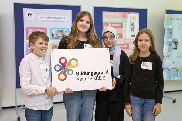 Die Kinder des Bildungsgrätzls Verteilerkreis bei der Neulandschule zeigten stolz ihren Schwerpunkt: Künstliche Intelligenz. | Foto: Markus Wache