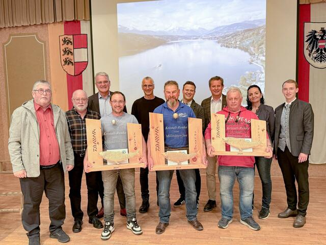 v.l.n.r.: Ino Bodner (Obmann Fischereiverband), Herbert Ambrosch (Fischereiverwalter), Alexander Thoma (Bgm. Millstatt), Mathias Schmid (2. Platz), Christian Pototschnig (Hauptsponsor DAIWA) Franz Hribernik (1. Platz), Christopher Pucher (Fischereiverband), Thomas Schäfauer (Bgm. Seeboden), Peter Reichl (3. Platz), Sabine Egger (TVB Seeboden), Fabian Nikolasch (Fischer Millstatt) | Foto: Carima Maria Ribitsch