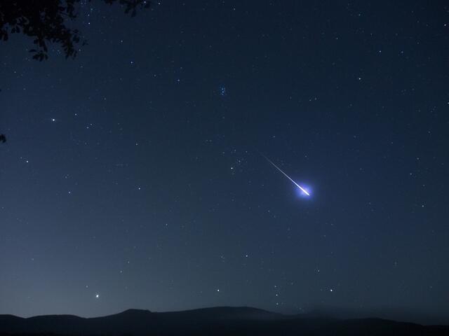 Bei Eintritt in die Erdatmosphäre wird durch das massive Abbremsen ein explosionsartiger Knall und ein helles Licht erzeugt. (Symbolbild) | Foto: Kim Myoung Sung