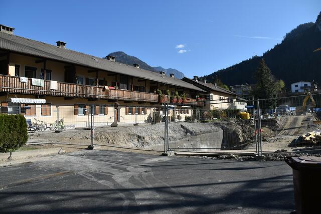 Mieterinnen in der Sterzinger Straße kritisieren die NHT: Sie seien bezüglich der Bauarbeiten für die Südtiroler Siedlung nicht informiert worden. | Foto: Barbara Fluckinger