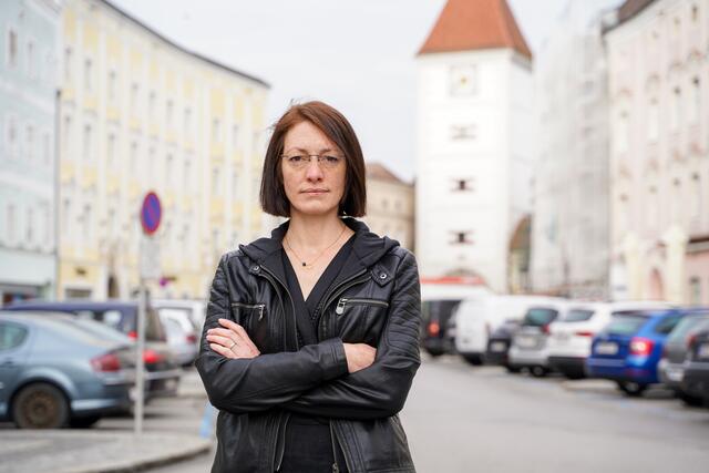 Die Welser Gemeinderätin der Grünen, Miriam Faber, sieht eine Gefahr für unmotorisierte Verkehrsteilnehmer in der Stadt – sie fordert mehr Schutzmaßnahmen. | Foto: Grüne Wels