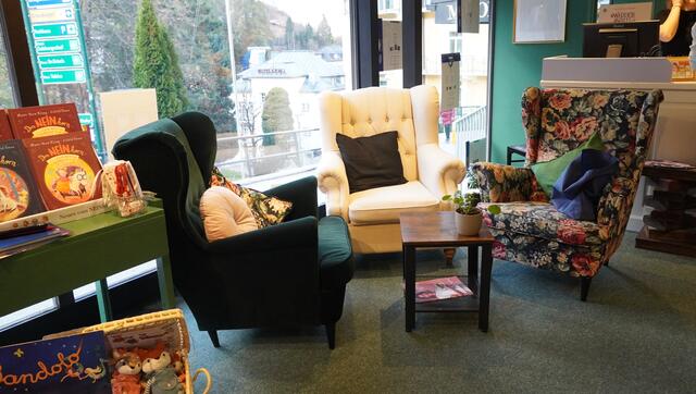 Eine gemütliche Sitzecke ist bereits eingerichtet. | Foto: Johannes Brandner