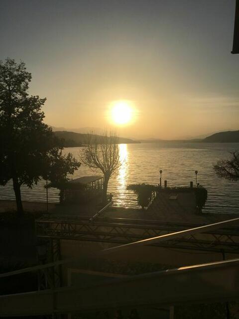 Ein strahlender Herbsttag am Wörthersee neigt sich zu Ende und die Sonne geht schlafen ...goodbye sun!