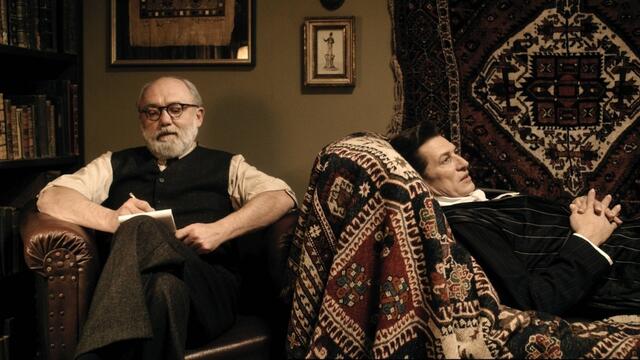 Eine unkonventionelle Therapie-Session offenbart mehr als nur die Probleme eines Grafen. | Foto: Novotny Film