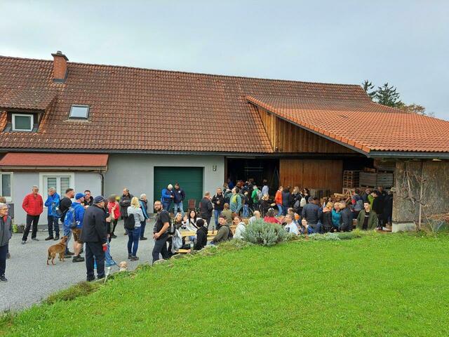 Rund 350 Teilnehmerinnen und Teilnehmer machten beim Familienwandertag in Stallhofen mit. | Foto: Rößl