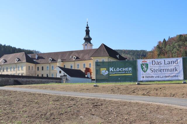 Der neue Radweg führt von der Ortsgrenze Gratwein direkt zum Stift Rein - und damit zum Bundesgymnasium, das 750 Schüler beherbergt.  | Foto: Edith Ertl