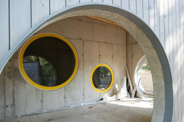 Die Lemuren im Zoo Schmiding bekommen einen neuen Innenbereich – der ist nicht nur beheizt und dem natürlichen Lebensraum der Halbaffen nachempfunden, sondern bietet auch gute Einblicke. | Foto: ZooSchmiding/Peter Sterns