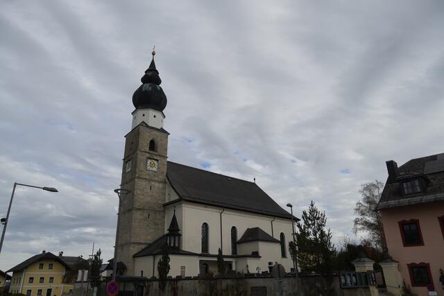 Die Kirche im Ortszentrum von Eugendorf. | Foto: Emanuel Hasenauer