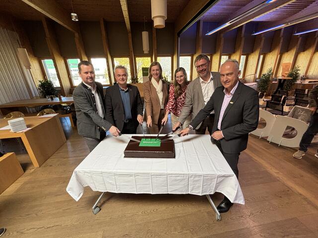 In Weiz wird Holz neu gedacht und weiterentwickelt. Mit dem Wood Vision Lab, entsteht ein innovatives Forschungszentrum, das Holz zum Hightech-Werkstoff der Zukunft machen soll.  | Foto: MeinBezirk/Barbara Vorraber