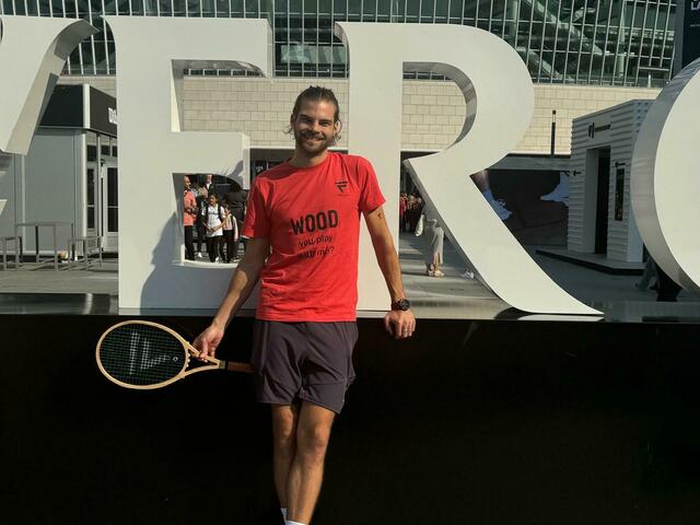 Seit 2020 arbeitet Faelcon Rackets-Gründer Alexander Eckmayr an der Entwicklung eines nachhaltigen Holz-Tennisschlägers – im Sommer 2024 gingen die ersten Exemplare über den Ladentisch. | Foto: Faelcon Rackets