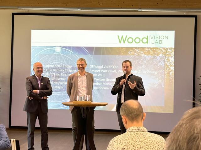 V.l.: Heinz Maier, Geschäftsführer von Joanneum Research; Gerd Holzschlag, Member Management Board SFG; Martin Karner, Geschäftsführer der Weitzer Group | Foto: MeinBezirk/Barbara Vorraber