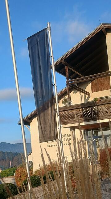 Die Gemeinde Oepping hat bereits gestern die schwarze Fahne gehisst. | Foto: Gemeinde Oepping