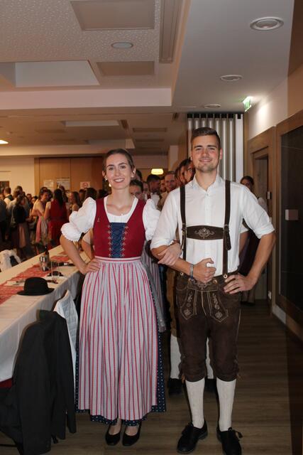 Die Volktanzgruppe Kürnberg in den Startlöchern für das Eintanzen | Foto: Landjugend Bezirk Waidhofen/Ybbs