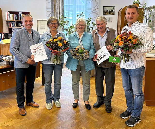Bei der Siegerehrung (v.l.): Bürgermeister Josef Ramharter, Annemarie Dangl (3. Platz), Rosina und Werner Neid (1. Platz) und Leopold Deimel in Vertretung seiner Frau Brigitte (2. Platz) | Foto: Stadtgemeinde Waidhofen