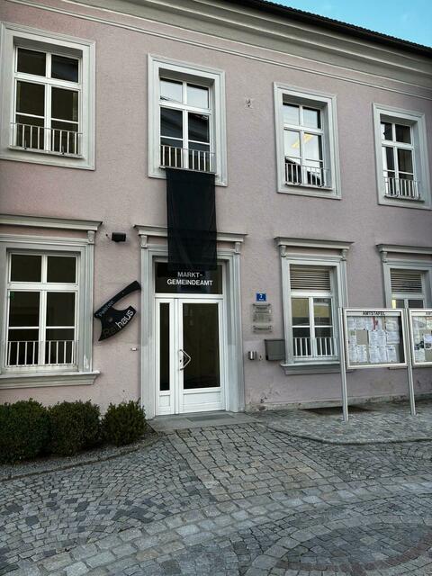 Auch in der Gemeinde Peilstein wurde die schwarze Fahne gehisst. | Foto: Gemeinde Peilstein