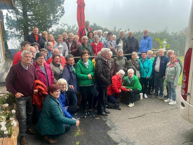 Die Pensionistengruppe der PVÖ St.Andrä bei ihrem Besuch der Leonardikirche in Bad St. Leonhard. | Foto: Privat