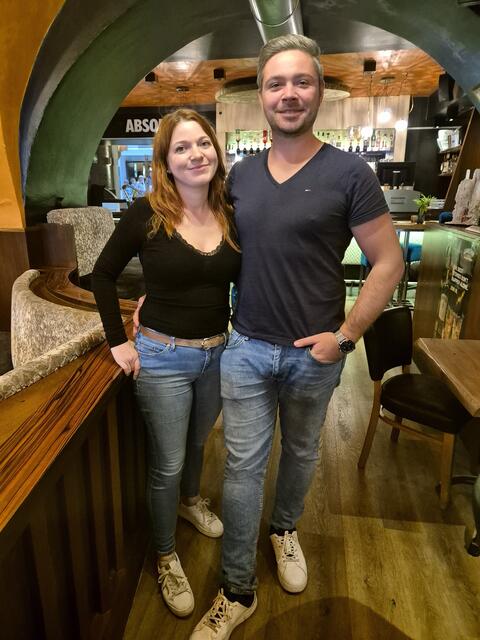 Agnes Stegner und Philipp Mühlböck übernehmen das "Visto" in Andorf. | Foto: Stegner