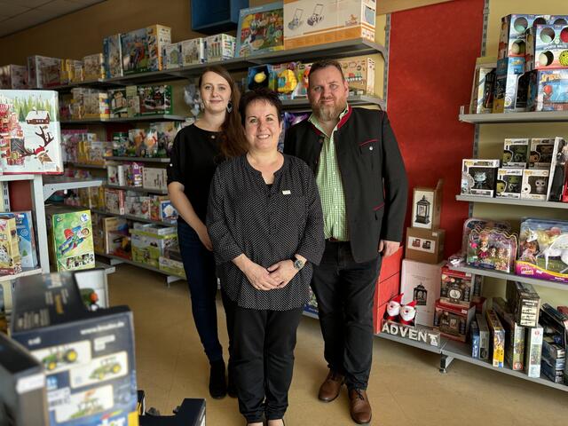 Rebecca Maier, Kerstin Pfleger und GF Martin Buritsch von Brickcomplete | Foto: MeinBezirk/Engelmann