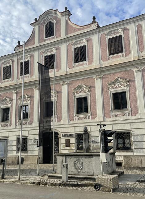 Die schwarze Fahne wurde auch in Neufelden gehisst. | Foto: Gemeinde Neufelden