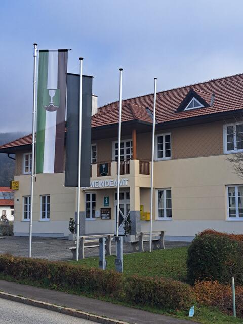 In Schwarzenberg hängt ebenfalls die schwarze Fahne. | Foto: Gemeinde Schwarzenberg