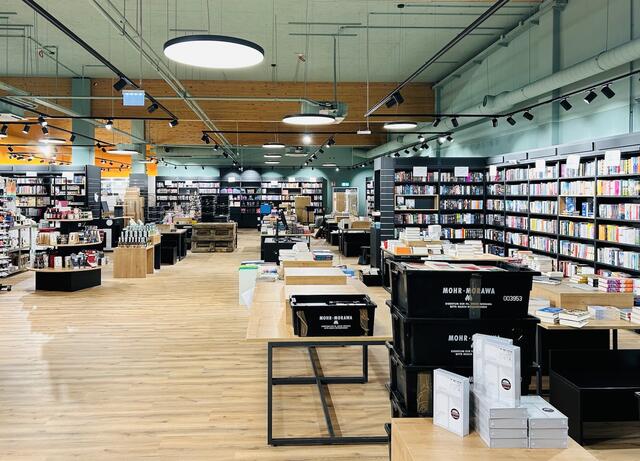 Die neue Thalia Buchhandlung nimmt Gestalt an. Tische und Regale werden final eingerichtet. | Foto: Thalia