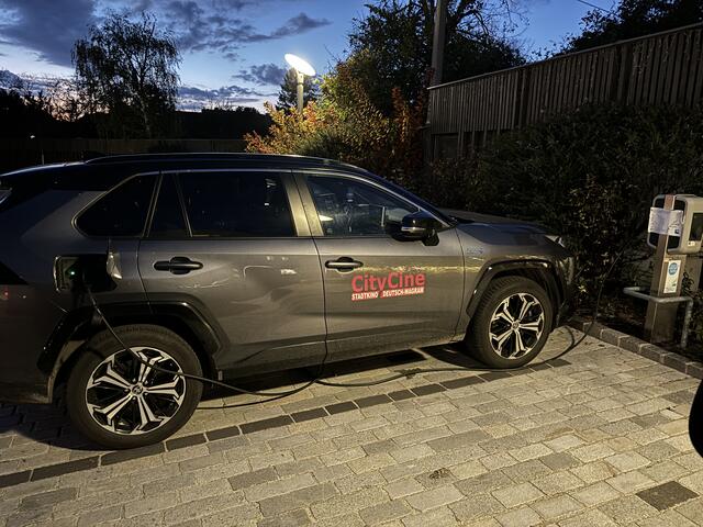 Die E-Tankstellen werden Tag und Nacht genutzt. | Foto: Lawugger