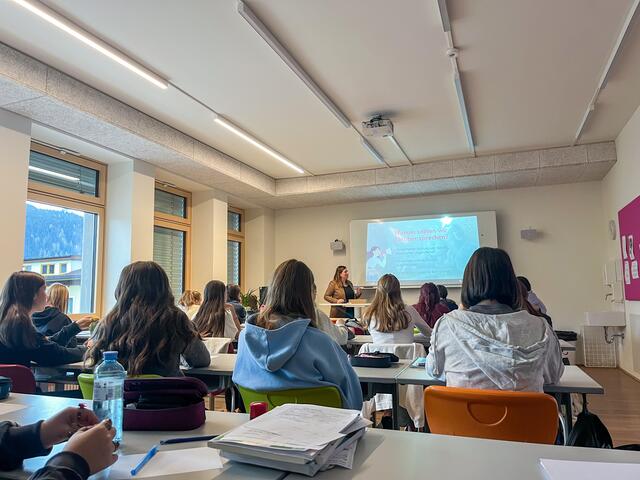 In Radstadt wurden Schülerinnen und Schüler des Pierre de Coubertin BORG und der Musik-Mittelschule im Oktober durch Workshops der Social Media Agentur Cookiebox über Cybermobbing aufgeklärt. | Foto: Agentur Cookiebox