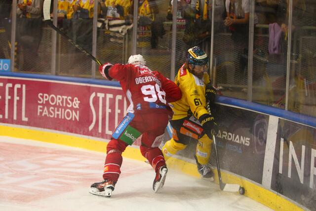 Die Rotjacken entschieden eine packende Partie bei den Vienna Capitals trotz eines 0:2-Defizits nach dem ersten Abschnitt. | Foto: Leo Vymlatil