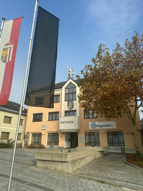 In der Gemeinde Ulrichsberg wurde die schwarze Fahne gehisst. | Foto: Gemeinde Ulrichsberg