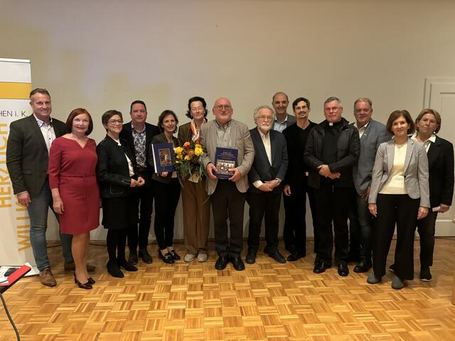 Im Festsaal des Amthofes Feldkirchen wurde das informative und reichlich bebilderte Buch "Kärnten und Bamberg" zum ersten Mal präsentiert.  | Foto: MeinBezirk.at