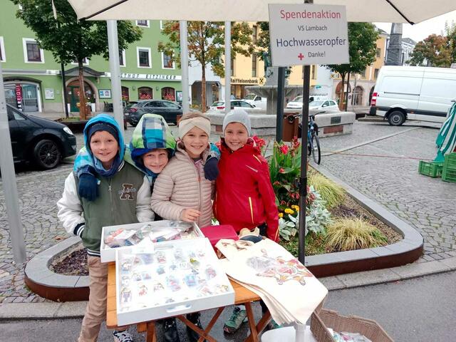 In ganz Lambach waren die Volksschüler unterwegs, um für die gute Sache zu verkaufen und zu sammeln. | Foto: VS Lambach