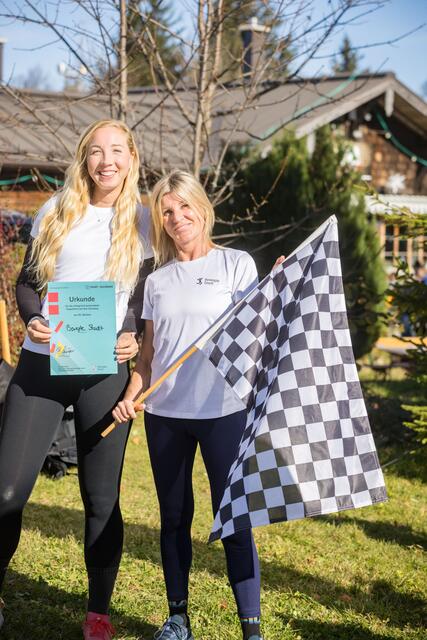 Julia Zweimüller und Sabine Pichler vom Sportteam der Stadt Salzburg.  | Foto: Stadt Salzburg/Günter Freund, Wildbild