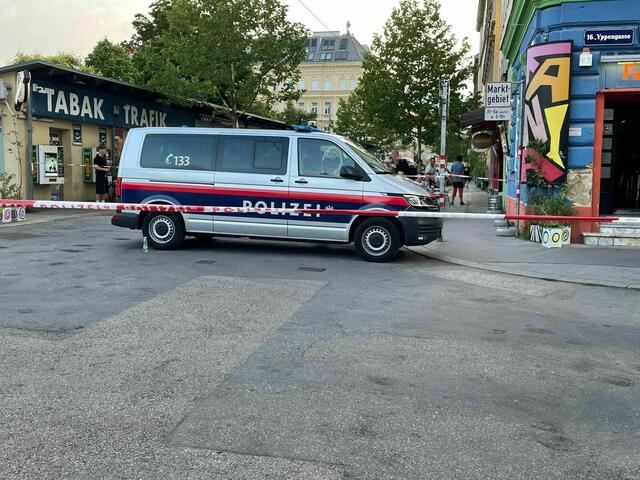 Am frühen Sonntagabend des 14. Juli lief ein Großeinsatz von Rettung und Polizei. | Foto: Kevin Chi/MeinBezirk