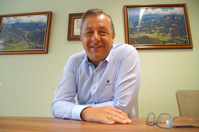 Bürgermeister Friedl Strubreiter: „Es sieht sehr vielversprechend aus und der Bau wird sicher ein Blickfang.“
 | Foto: Theresa Kaserer-Peuker