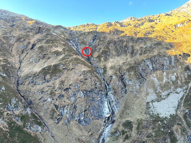 Mittwoch Nachmittag wurde in den Zillertaler Alpen nahe des Berliner Höhenwegs im Bereich Kesselalm, Wasserfall eine männliche Leiche aufgefunden. Laut Alpinpolizei handelt es sich bei dem geborgenen Bergtoten möglicherweise um einen seit August vermissten deutschen Wanderer. | Foto: Zoom-Tirol