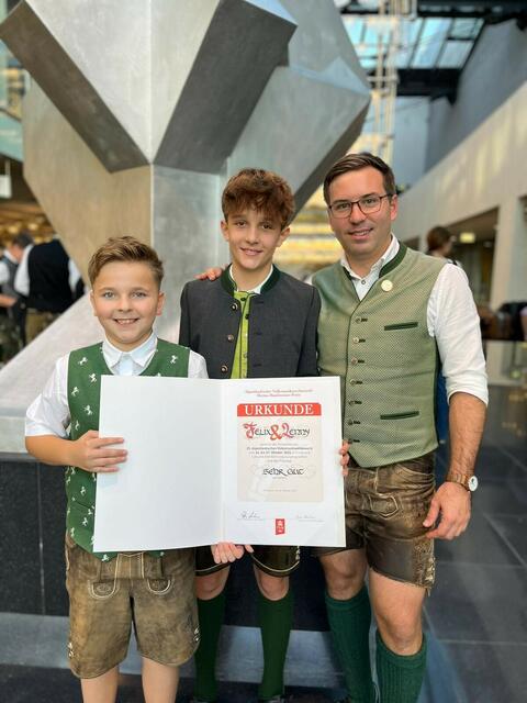 Andreas Amreich war stolz auf seine beiden Musikschüler. | Foto: Musikschule Voitsberg