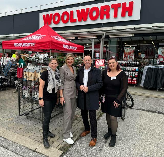Oberwarts Bürgermeister freute sich über die Neueröffnung von Woolworth in Oberwart. | Foto: Stadtgemeinde Oberwart