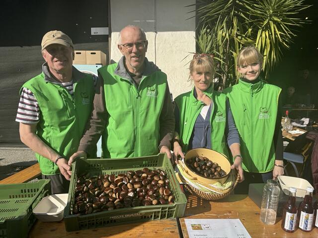Johannes Schantl, Obmann der Arbeitsgemeinschaft (ARGE) Zukunft Edelkastanie (2.v.l.) mit Kastanienbäuerinnen und Kastanienbauern aus der Südsteiermark | Foto: Waltraud Fischer