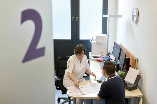 Man wird von den Ärztinnen und Ärzten vor Ort beraten.  | Foto: Stadt Wien/Markus Wache